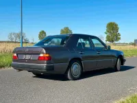 Gebraucht Mercedes E230 132 PS (97 kW) 1991 Andere farben Limousine