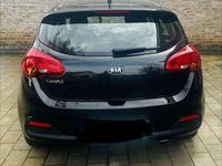 Używany Kia Ceed Attract 99 KM (72 kW) 2015 Czarny Hatchback