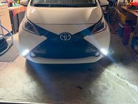 Gebraucht Toyota Aygo 69 PS (50 kW) 2016 Weiß Kleinwagen