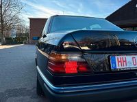 Gebraucht Mercedes 200 75 PS (55 kW) 1993 Blau Limousine