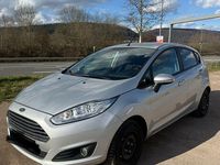Gebraucht Ford Fiesta 101 PS (74 kW) 2015 Silber Limousine