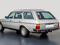Gebraucht Mercedes E280 185 PS (136 kW) 1984 Silber Limousine