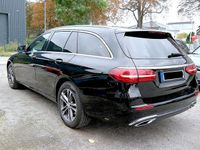 Gebraucht Mercedes E220 200 PS (147 kW) 2023 Schwarz Limousine