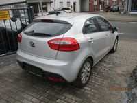 Gebraucht Kia Rio Edition 7 86 PS (63 kW) 2013 Silber Limousine