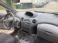 Gebraucht Toyota Yaris 68 PS (50 kW) 2003 Weiß Kleinwagen