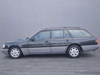 Gebraucht Mercedes E230 132 PS (97 kW) 1992 Schwarz Kombi