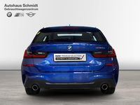 Gebraucht BMW 330e M Sport 292 PS (214 kW) 2022 M portimao blau Kombi