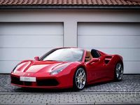 Second-hand Ferrari 488 670 CP (492 kW) 2017 Roșu Cabrio