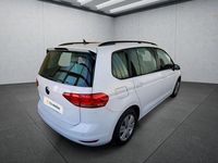 Gebraucht VW Touran 150 PS (110 kW) 2022 Weiß Van / Kleinbus