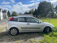 Gebraucht Ford Focus 101 PS (74 kW) 2002 Silber Limousine