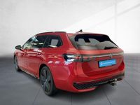 Gebraucht VW Passat R-line 150 PS (110 kW) 2024 Chilirot metallic Kombi