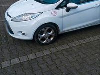 Gebraucht Ford Fiesta 120 PS (88 kW) 2009 Weiß Kleinwagen