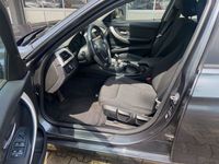 Gebraucht BMW 318 Luxury Line 136 PS (100 kW) 2016 Grau Kombi