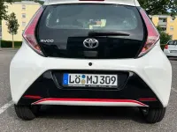 Gebraucht Toyota Aygo X-play 69 PS (50 kW) 2017 Weiß Kleinwagen
