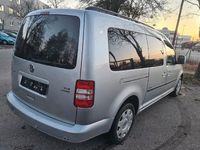 Gebraucht VW Caddy Maxi 102 PS (75 kW) 2011 Silber Van / Kleinbus