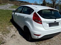 Gebraucht Ford Fiesta 80 PS (58 kW) 2009 Weiß Kleinwagen