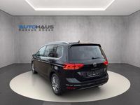 Gebraucht VW Touran Highline 150 PS (110 kW) 2024 Deep black perleffekt Van / Kleinbus