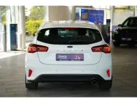 Gebraucht Ford Focus Titanium 125 PS (91 kW) 2022 Frozen white Limousine