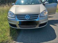 Second-hand VW Jetta 150 CP (110 kW) 2006 Auriu Berlinǎ