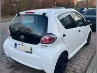 Gebraucht Toyota Aygo 69 PS (50 kW) 2010 Weiß Kleinwagen