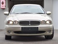 Begagnad Jaguar X-type 131 HK (96 kW) 2007 Guld Sedan