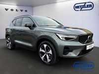 Neu Volvo XC40 Plus 197 PS (144 kW) 2025 Forest lake / metallic SUV