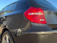 Gebraucht BMW 118 143 PS (105 kW) 2011 Schwarz Kleinwagen