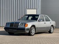 Gebraucht Mercedes E260 160 PS (117 kW) 1991 Silber Limousine