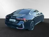 Gebraucht BMW 550e Comfort Edition 489 PS (359 kW) 2024 Black sapphire metallic Limousine