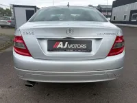Gebraucht Mercedes C200 Avantgarde 184 PS (135 kW) 2009 Silber Limousine