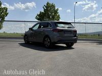 Gebraucht Mercedes B200 Progressive 163 PS (119 kW) 2024 Mountaingrau  met. Kleinwagen