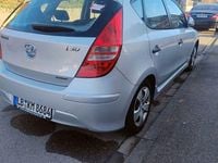 Gebraucht Hyundai i30 Classic 90 PS (66 kW) 2011 Silber Limousine