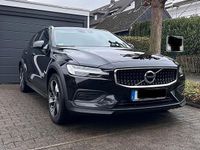 Gebraucht Volvo V60 CC Pro 197 PS (144 kW) 2022 Schwarz Kombi