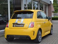 Usado Abarth 695 181 HP (133 kW) 2011 Amarelo Citadino