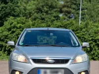 Gebraucht Ford Focus 100 PS (73 kW) 2009 Silber Limousine