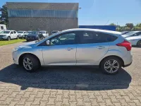 Usado Ford Focus 125 CV (91 kW) 2013 Plateado Berlina