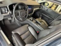 Gebraucht Volvo V60 197 PS (144 kW) 2024 Blau metallic Kombi