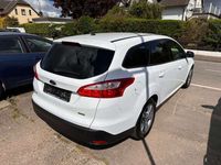 Gebraucht Ford Focus 101 PS (74 kW) 2014 Weiß Kombi