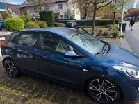 Gebraucht Hyundai i30 Select 101 PS (74 kW) 2017 Blau Limousine