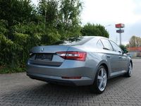 Gebraucht Skoda Superb Style 150 PS (110 kW) 2016 Grau Limousine