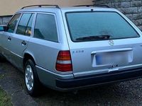 Gebraucht Mercedes E250 113 PS (83 kW) 1996 Silber Kombi