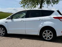 Gebraucht Ford Kuga Individual 179 PS (131 kW) 2015 Weiß SUV