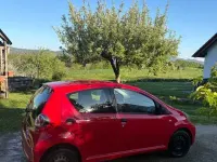 Gebraucht Toyota Aygo 69 PS (50 kW) 2011 Rot Kleinwagen