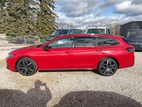 Gebraucht VW Passat R-line 150 PS (110 kW) 2025 Chilirot metallic Kombi