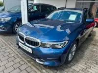 Gebraucht BMW 330e Sport Line 184 PS (135 kW) 2022 Blau Kombi