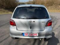 Gebraucht Toyota Yaris 86 PS (63 kW) 2000 Silber Kleinwagen