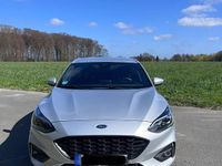 Używany Ford Focus ST-Line 101 KM (74 kW) 2020 Srebrny Sedan/Limuzyna