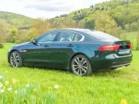 Używany Jaguar XE Prestige 200 KM (147 kW) 2015 Zielony Sedan/Limuzyna
