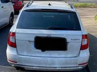 Gebraucht Skoda Superb Ambition 140 PS (102 kW) 2011 Weiß Kombi