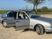 Gebraucht Mercedes E200 Elegance 136 PS (100 kW) 1999 Silber Limousine